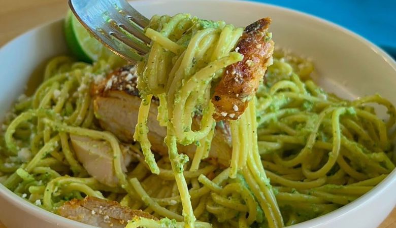 Espagueti Verde con Pollo
